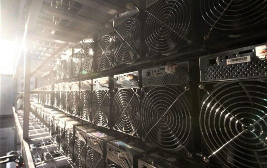 Bitcoin Miners See High Prices as 'Opportunity,' Become Sellers