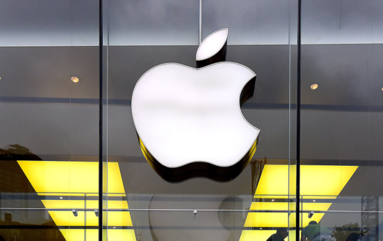 Apple Bans Employees From Using ChatGPT Over AI Privacy Fears: WSJ