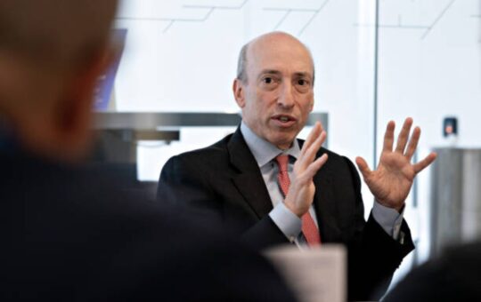 US Congressman Calls to Dismiss Gensler as SEC Chair Following Grayscale Ruling