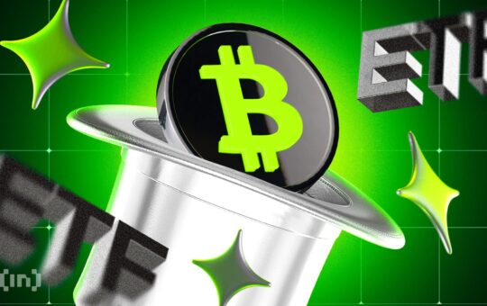 ETFs Now Hold 638,900 Bitcoin Worth $26.8 Billion: Analysts Expect Bullish Breakout