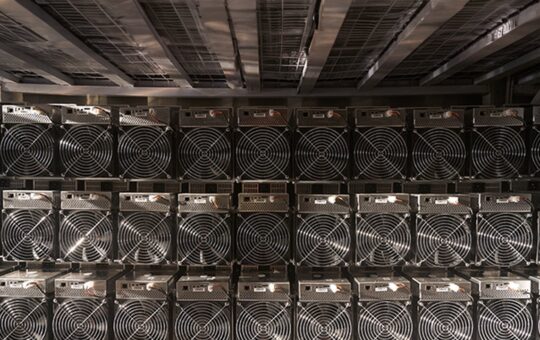 Amid Shifts in Bitcoin Mining Economics, Steep Discounts Emerge for Older ASIC Rigs