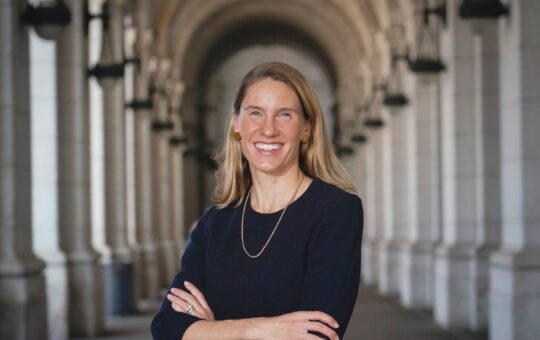 SEC Commissioner Crenshaw Rebuffs Statement on Liquid Staking